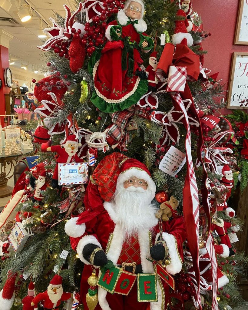 Find the pickle in the Christmas tree!For many, this is a Christmas